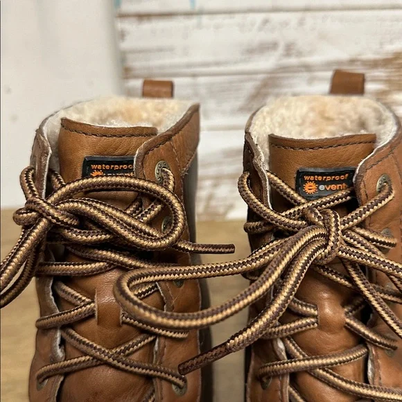 BFS🖤Ugg great shape Goldeneye brown tan smooth leather lace up duck booties boot - Picture 6 of 11